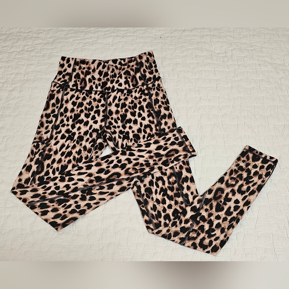 Victoria's Secret leopard print leggings. Size 4.